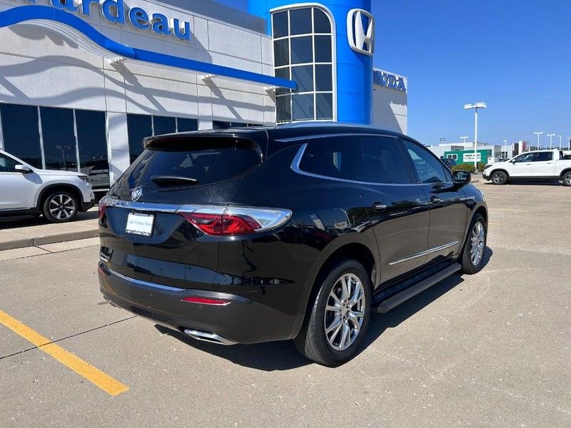 2022 Buick Enclave Premium photo 2
