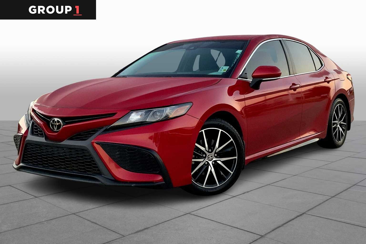 2021 Toyota Camry SE's photo