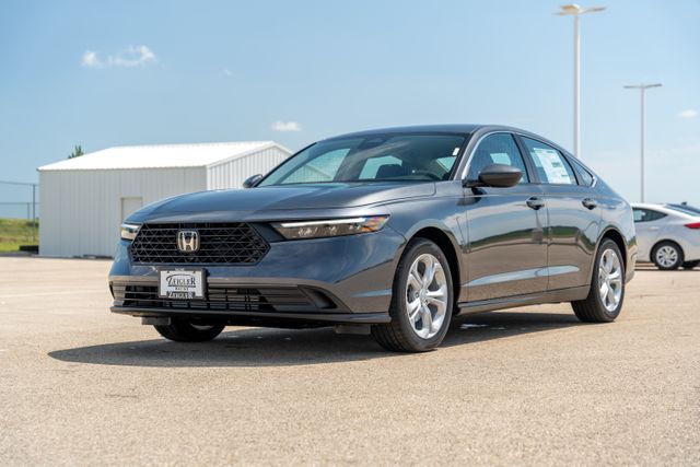 2025 Honda Accord LX photo 3