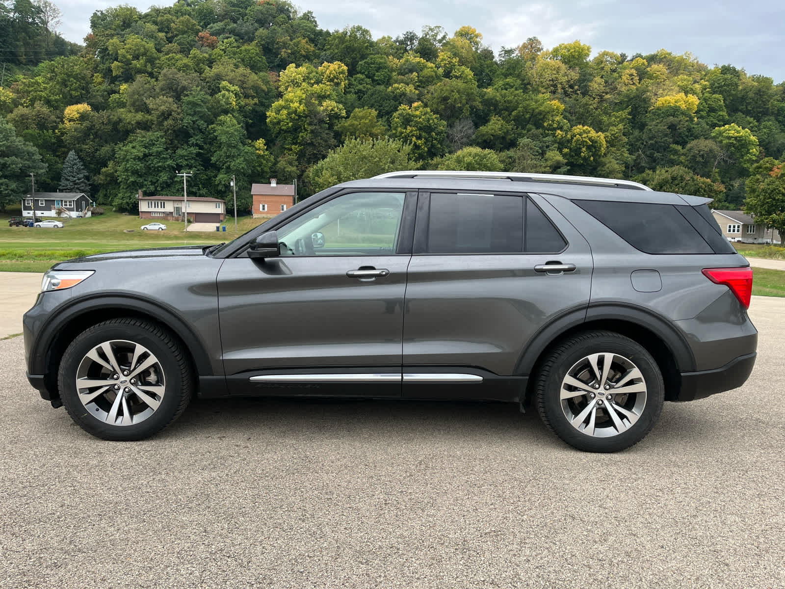 2020 Ford Explorer Platinum photo 8