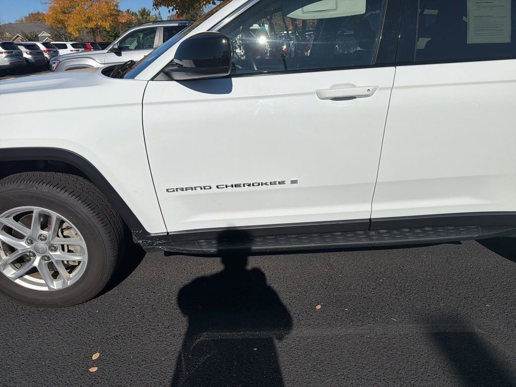 2022 Jeep Grand Cherokee Laredo photo 4