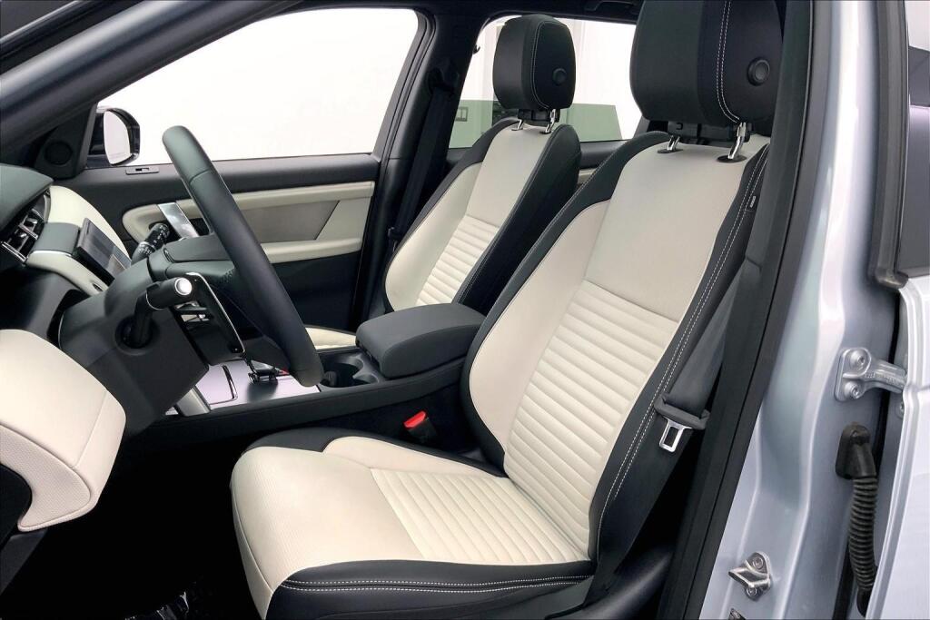 2025 Land Rover Discovery Sport Dynamic SE photo 12