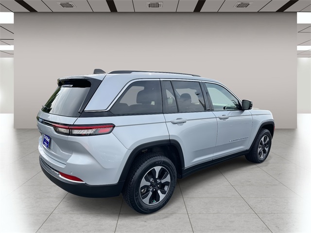 2023 Jeep Cherokee 4xe photo 2