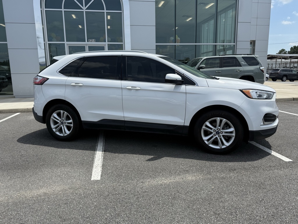 2020 Ford Edge SEL photo 2