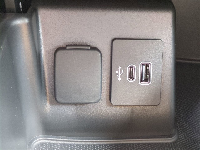 2025 Ford Explorer photo 20