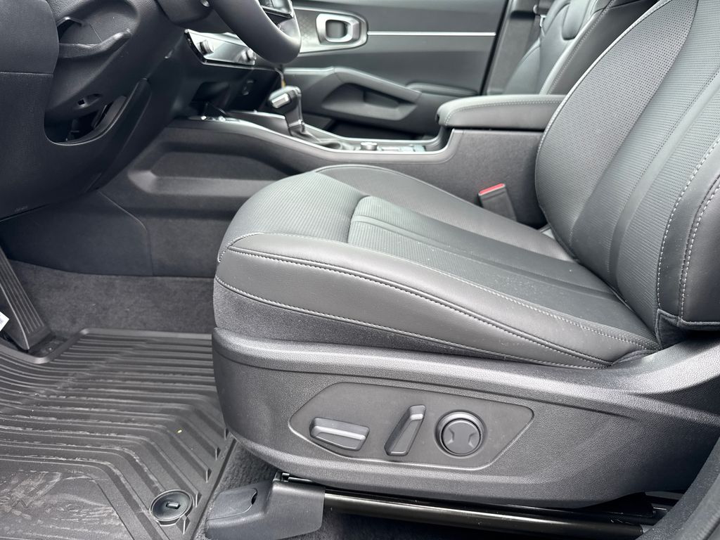 2026 Kia Sorento S photo 4