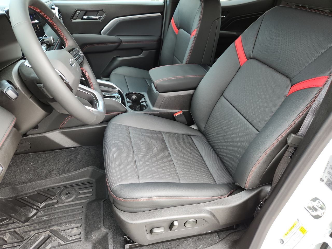 2025 Chevrolet Colorado Z71 photo 18