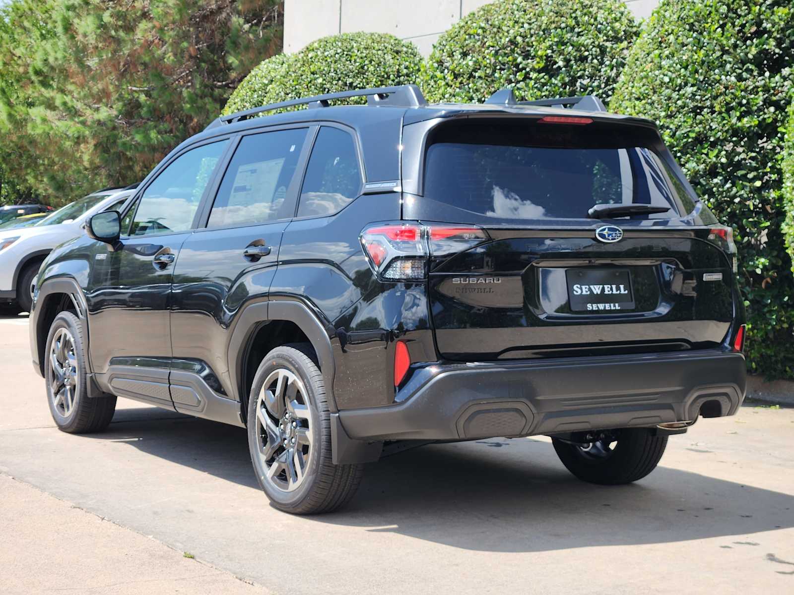 2025 Subaru Forester Premium photo 4