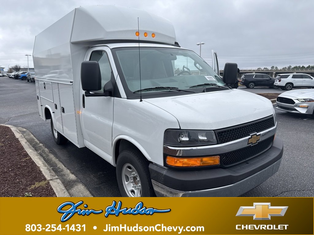 2025 Chevrolet Express Cutaway Base's photo
