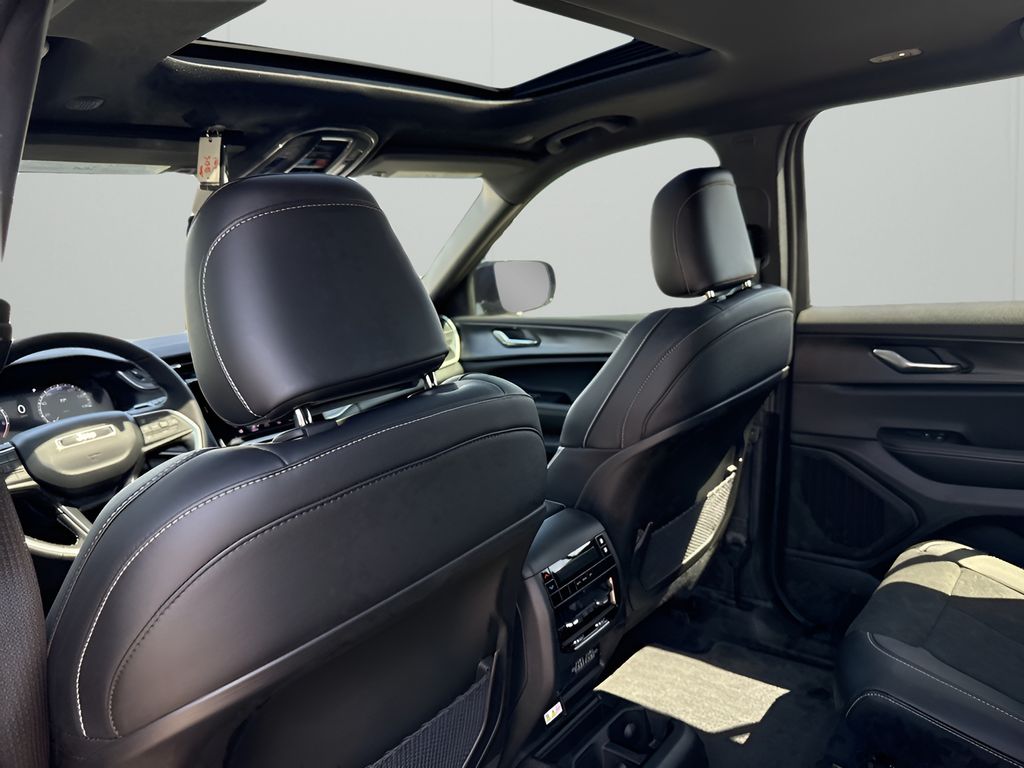 2025 Jeep Grand Cherokee Altitude X photo 30