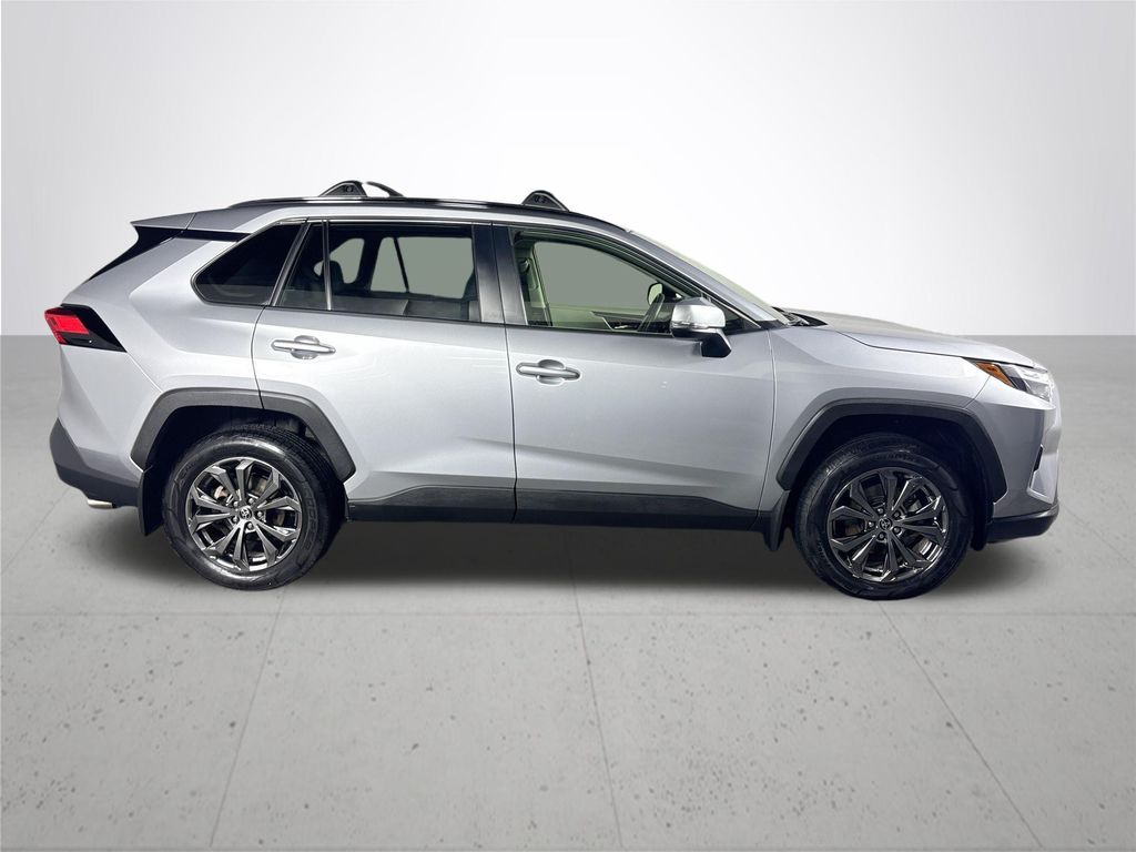 2022 Toyota RAV4 Hybrid XLE Premium photo 4