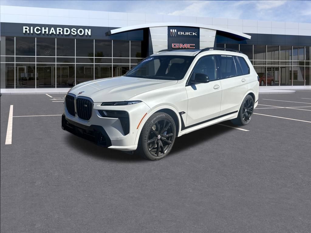 2023 BMW X7 M60i's photo