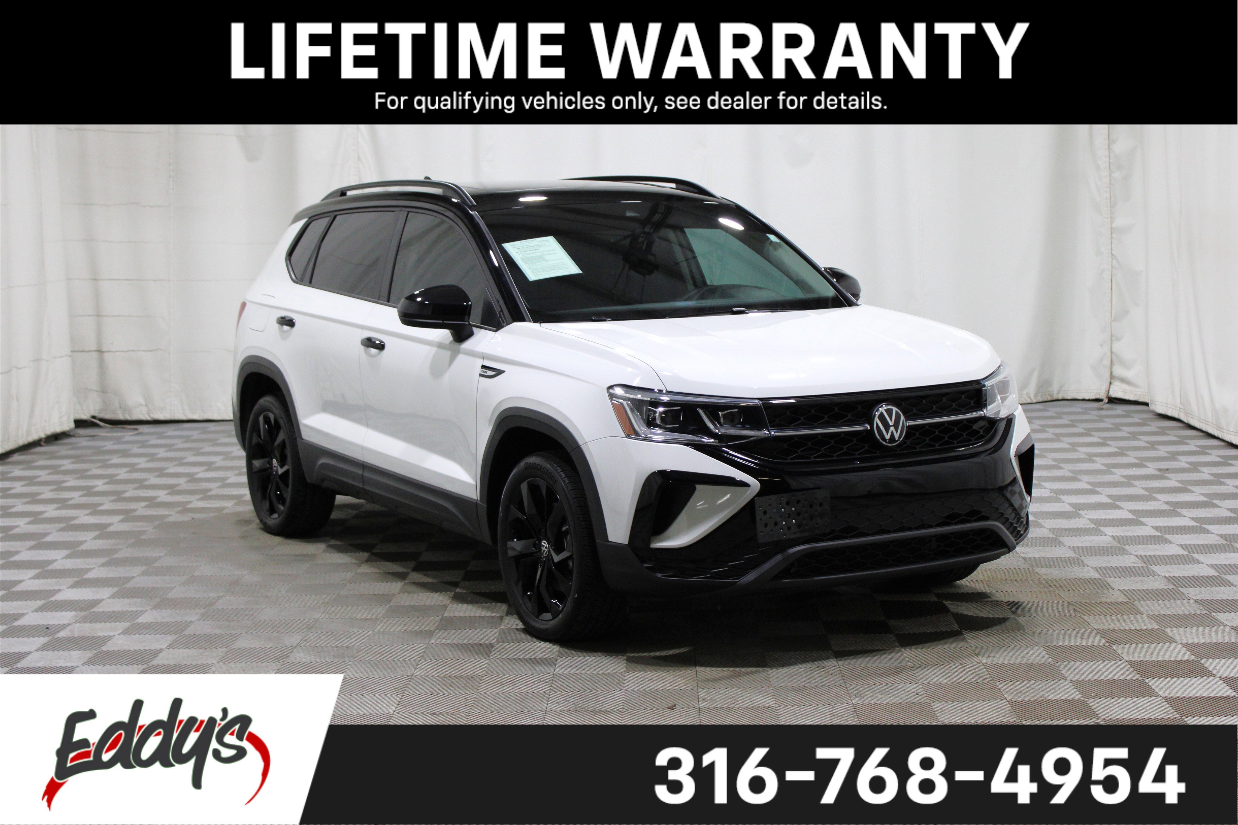 2024 Volkswagen Taos SE Black's photo