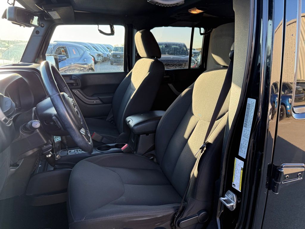 2017 Jeep Wrangler Unlimited Sport photo 3