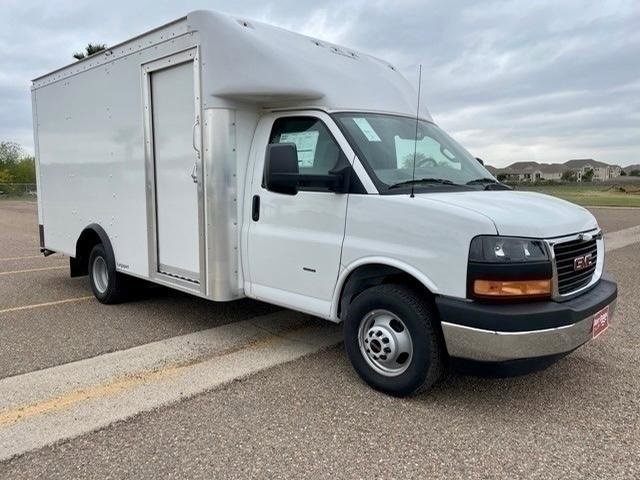 2023 GMC Savana Cutaway Work Van's photo