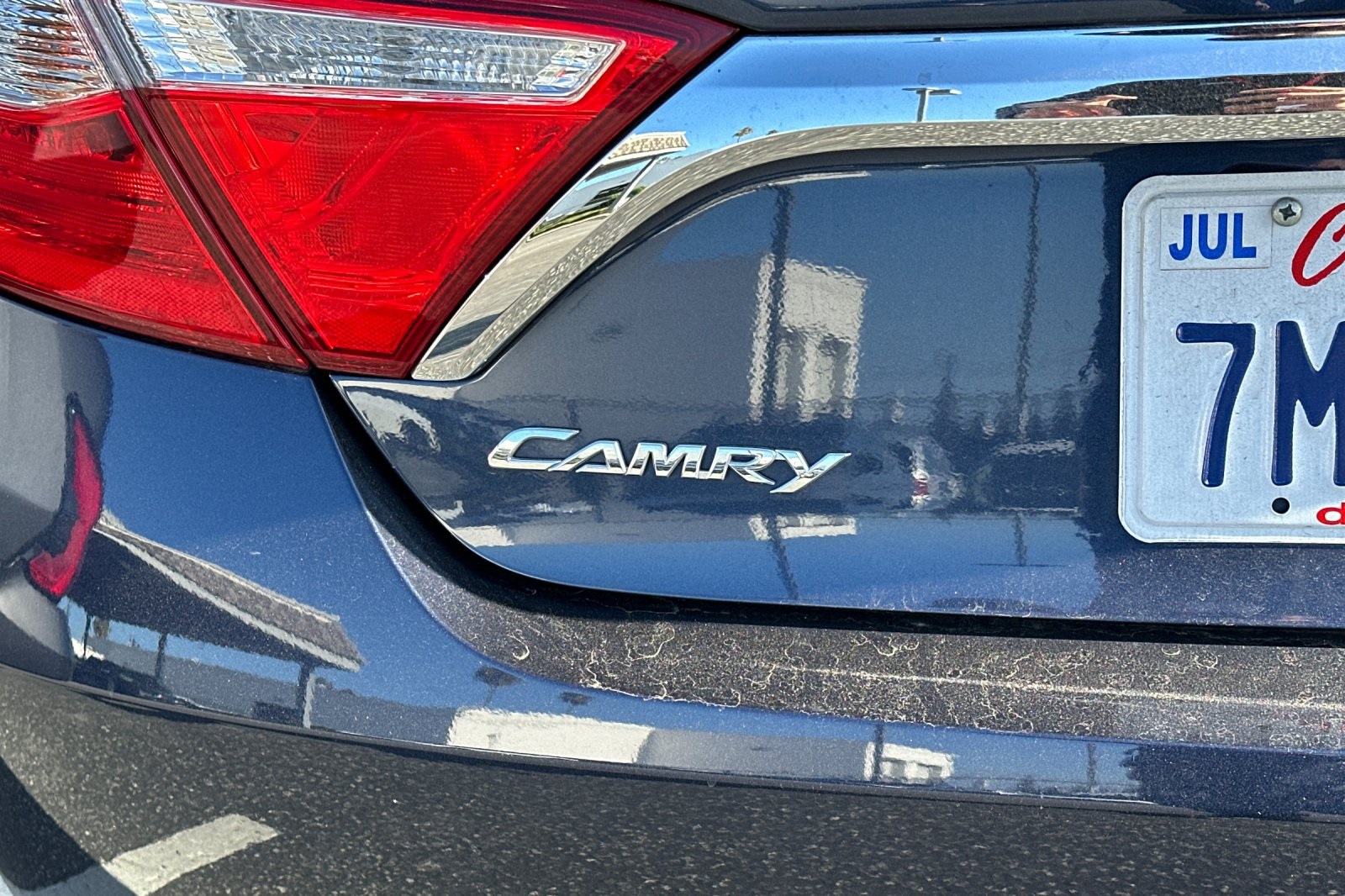 2015 Toyota Camry LE photo 2