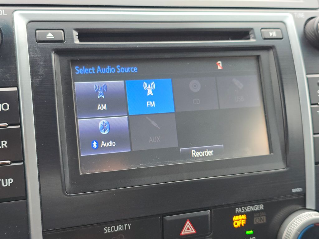 2014 Toyota Camry SE photo 26