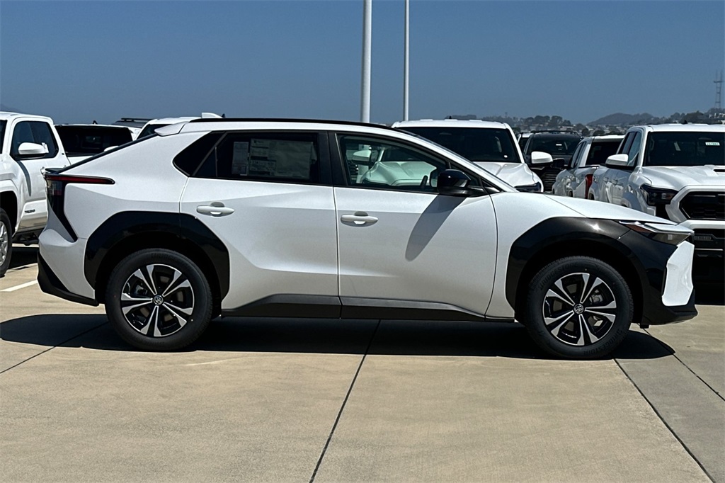 2025 Toyota bZ4X XLE photo 3