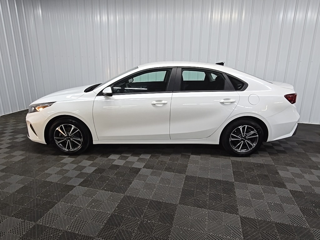 2022 Kia Forte LXS photo 5