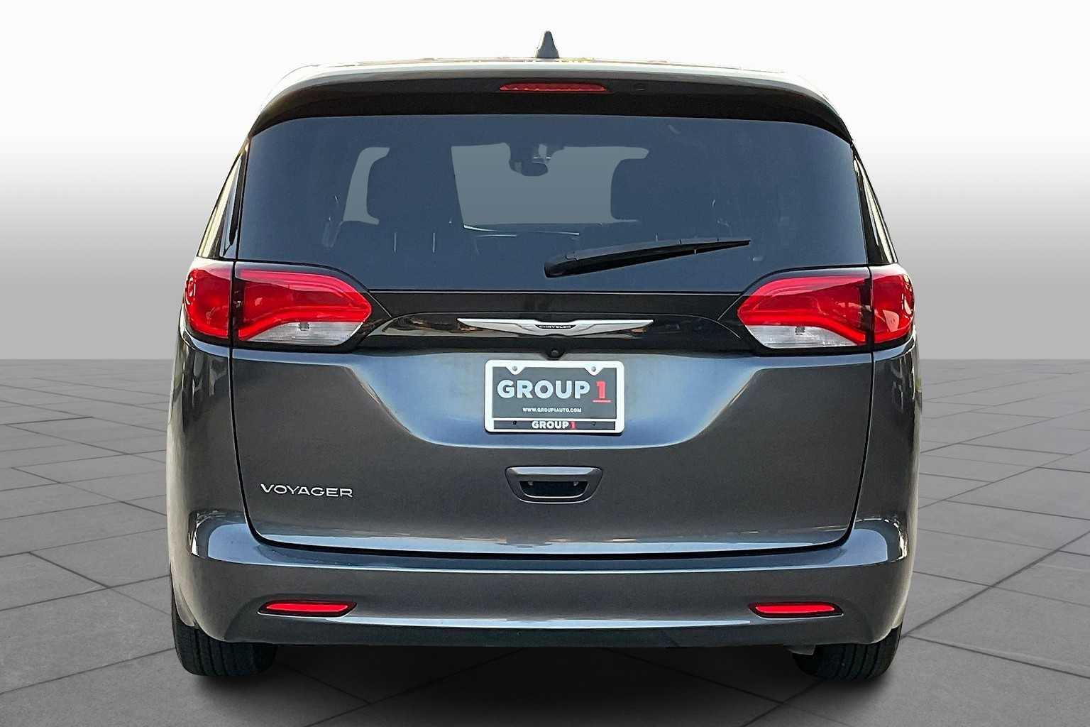 2022 Chrysler Voyager LX photo 4