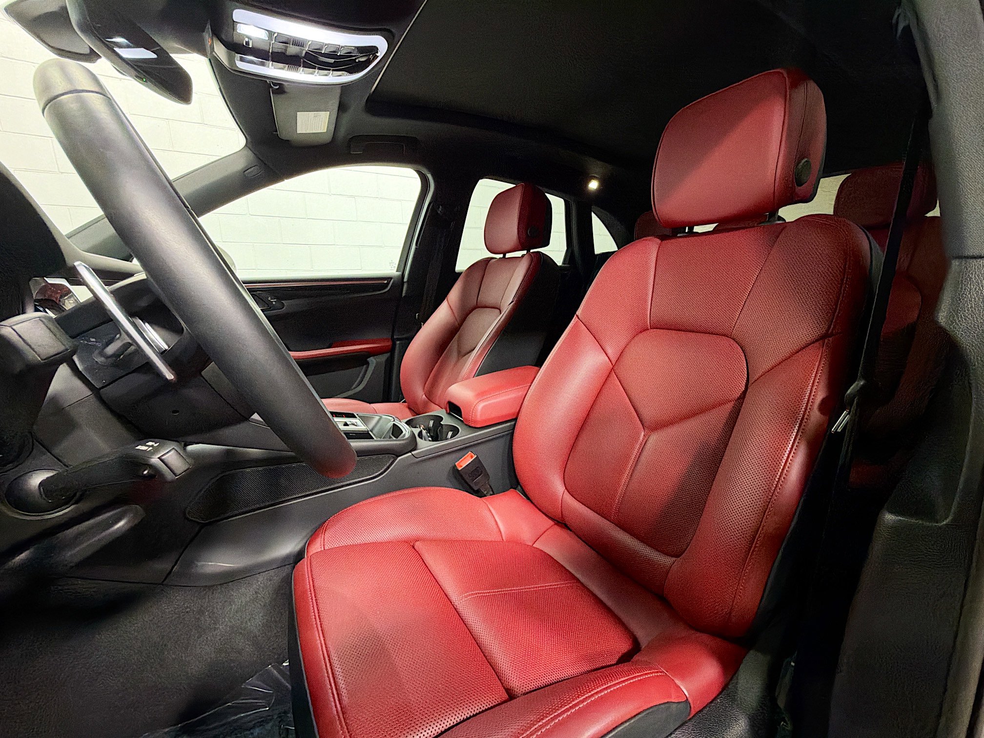 2025 Porsche Macan T photo 3