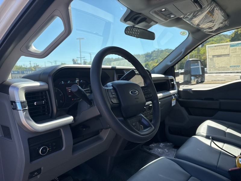 2025 Ford F-600 photo 14