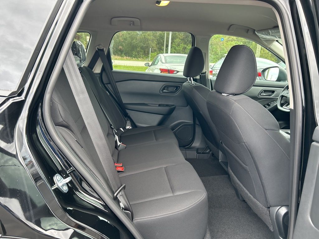 2025 Nissan Rogue S photo 21