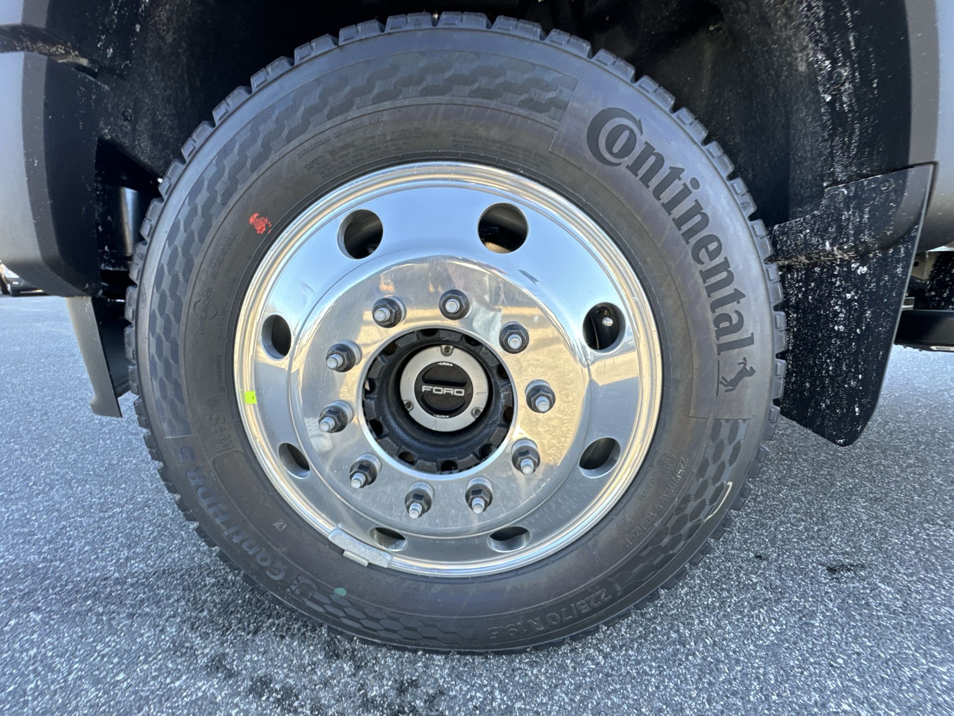 2024 Ford F-450 XLT photo 2