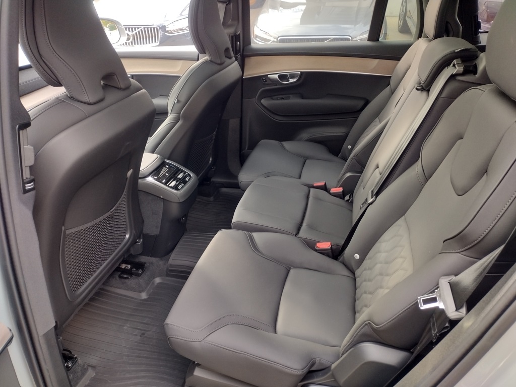 2026 VOLVO XC90 - Image 17