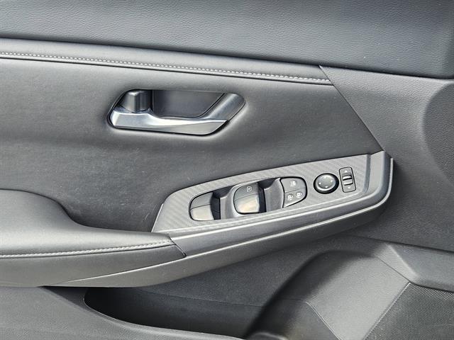 2024 Nissan Sentra SV photo 16