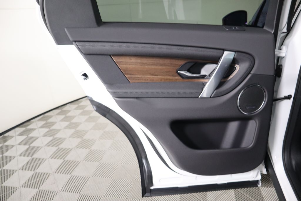 2025 Land Rover Discovery Sport S photo 24