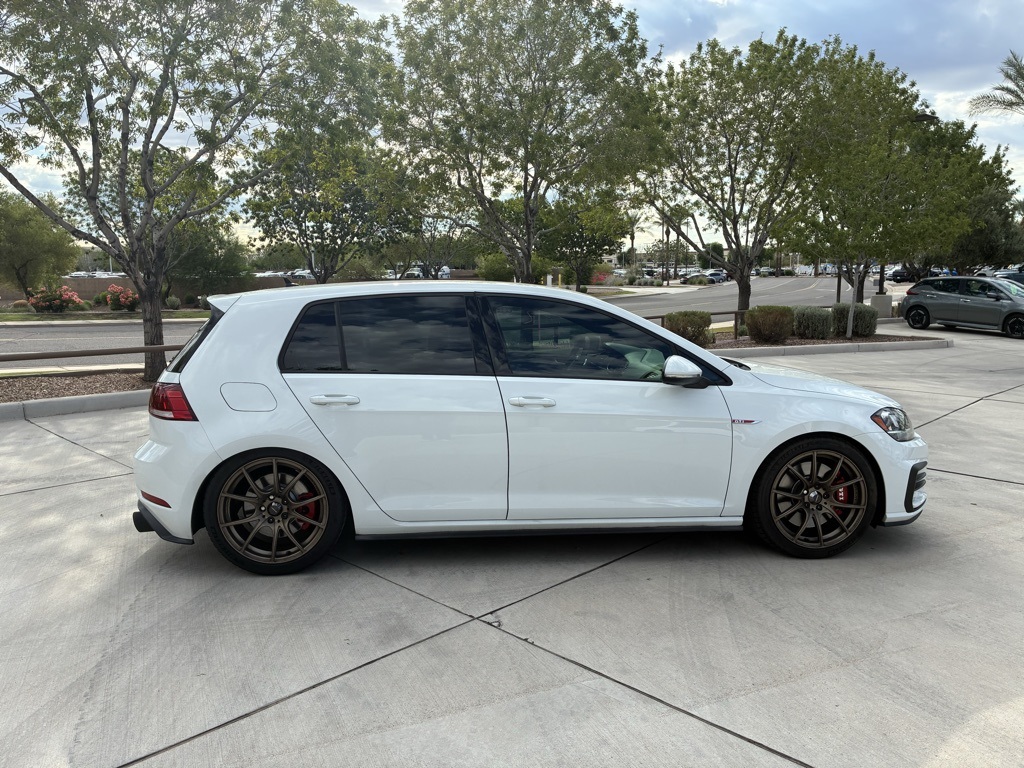 2019 Volkswagen Golf GTI S photo 2
