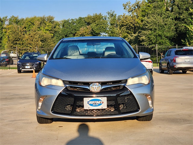 2015 Toyota Camry SE photo 2