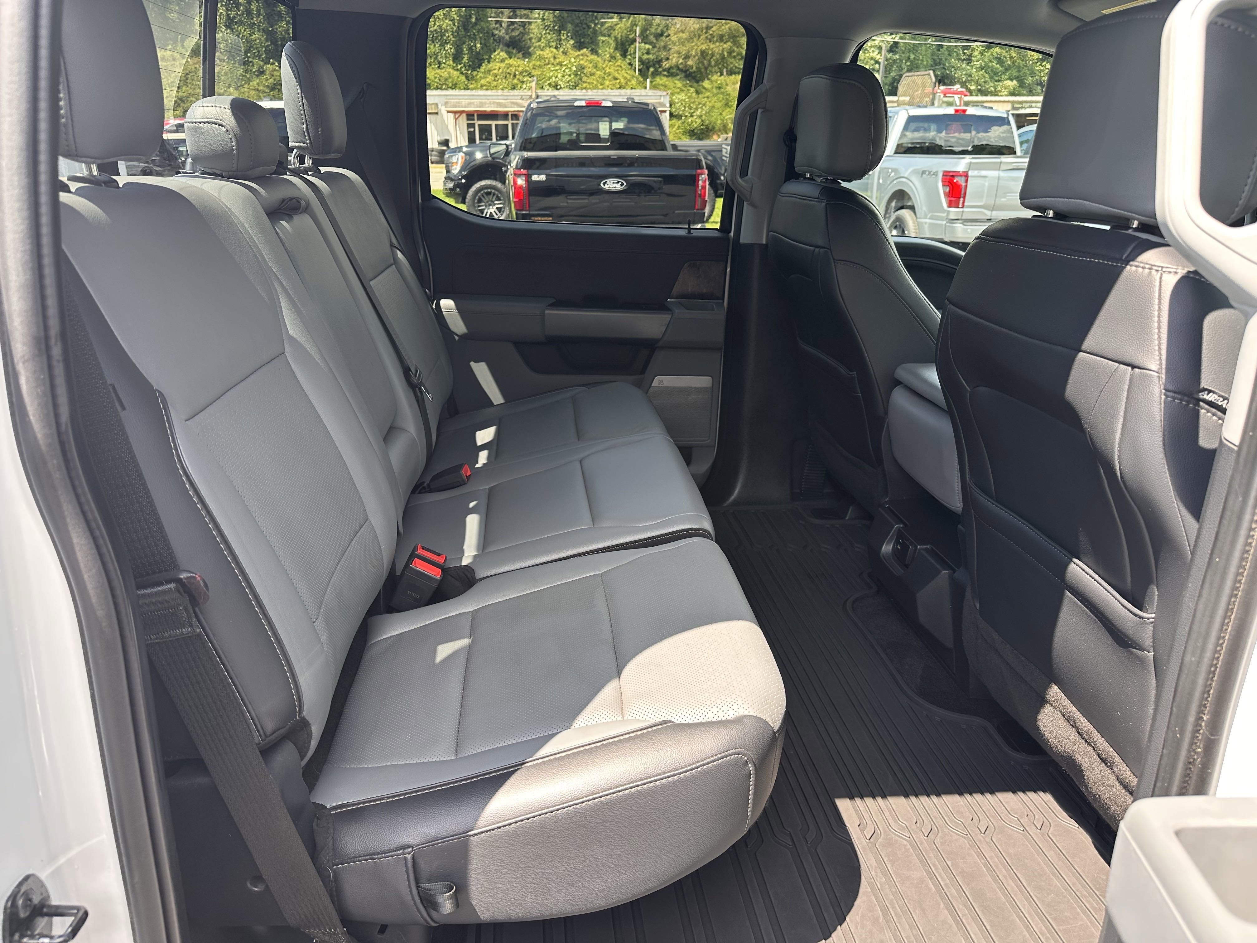 2021 Ford F-150 Lariat photo 2
