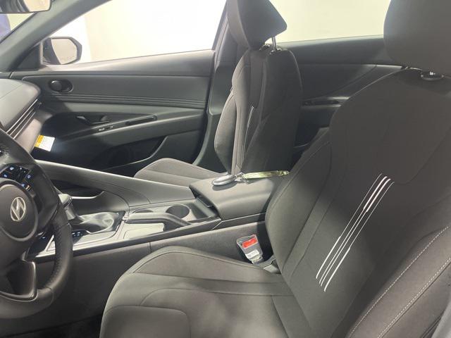 2025 Hyundai Elantra SEL Sport photo 8