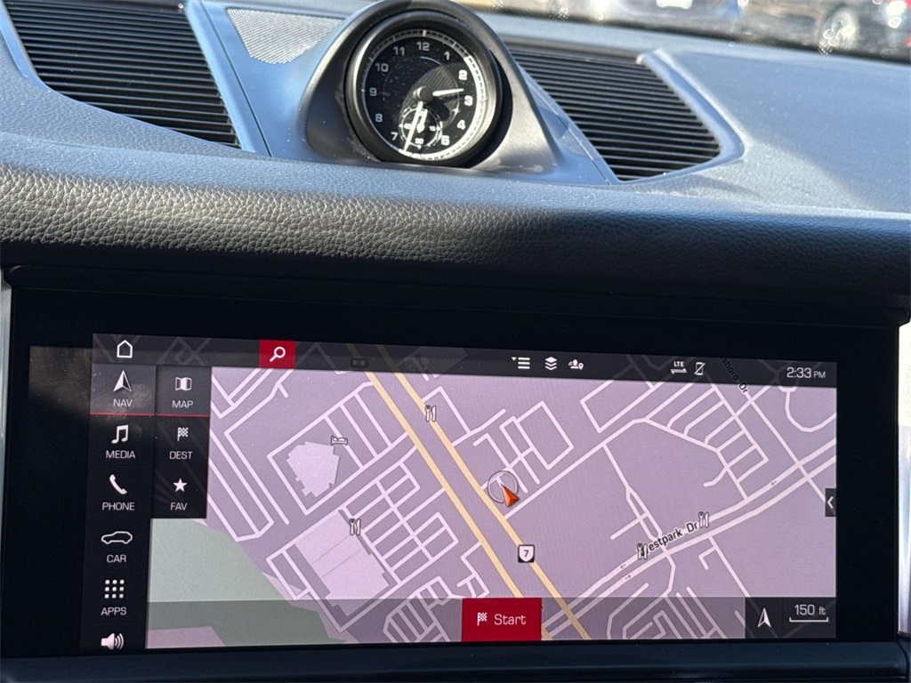 2022 Porsche Macan Base photo 3