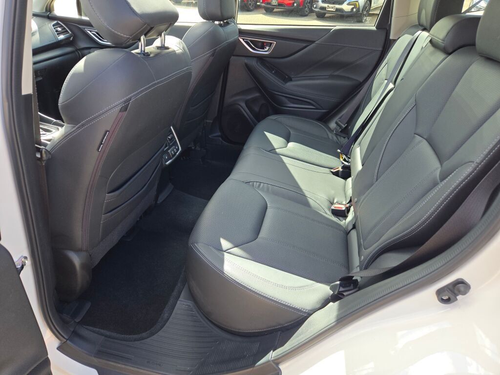 2021 Subaru Forester Touring photo 14