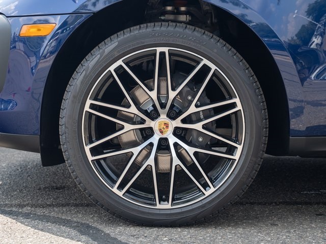 2026 Porsche Macan T photo 11