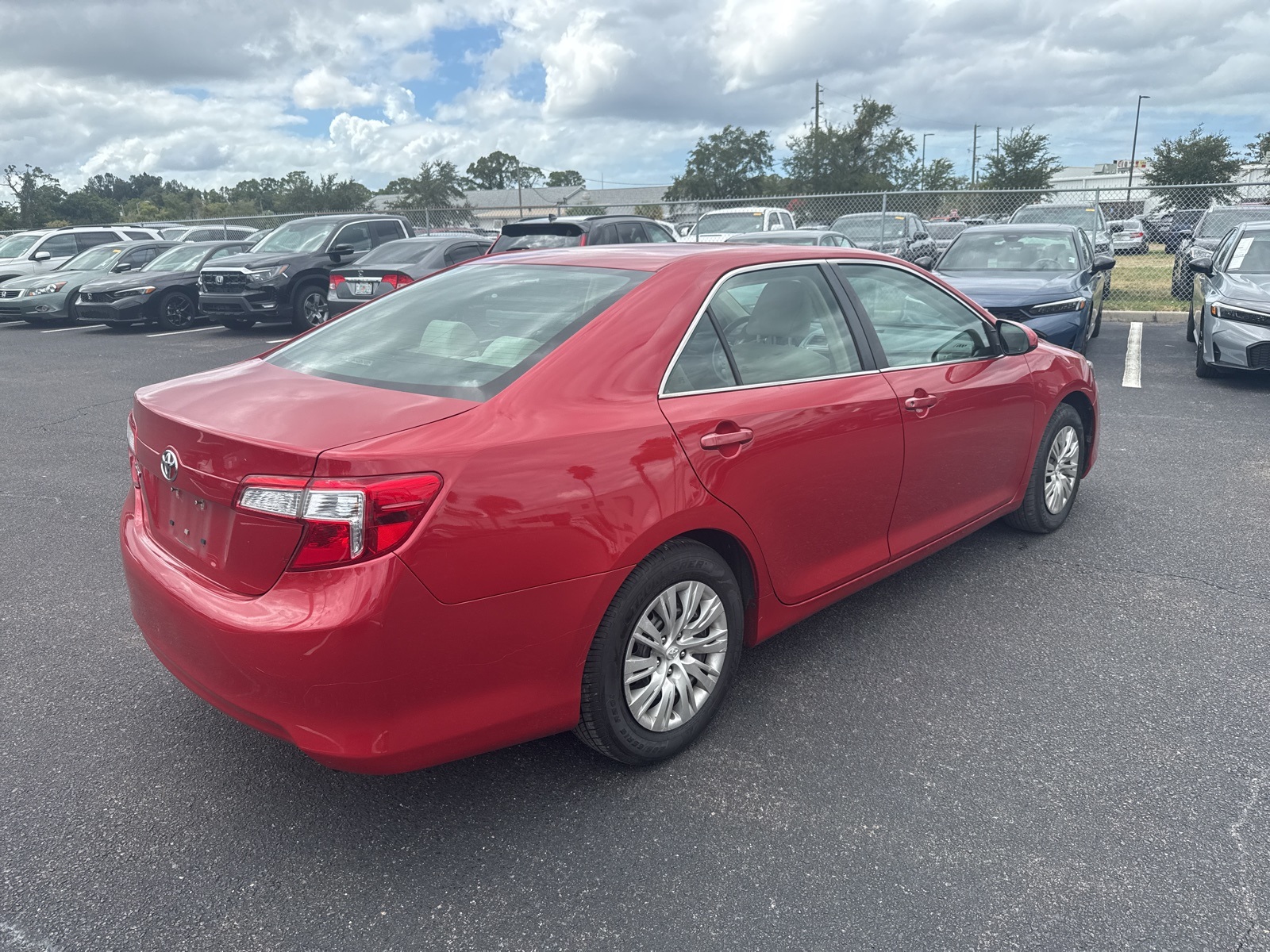 2014 Toyota Camry SE photo 7