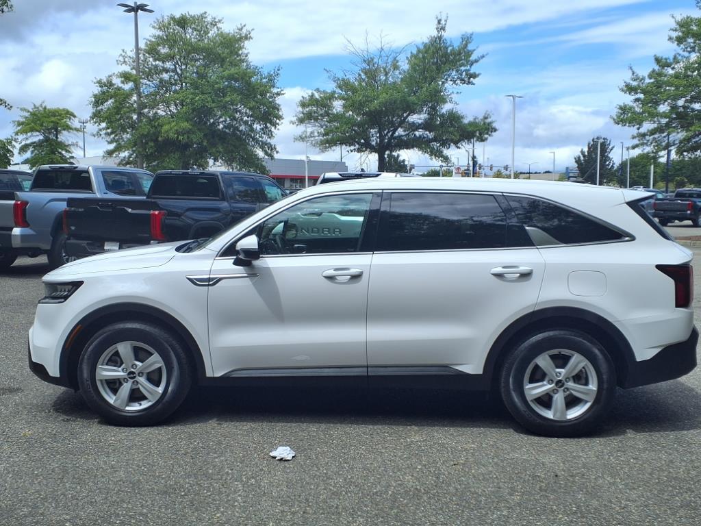 2022 Kia Sorento LX photo 4