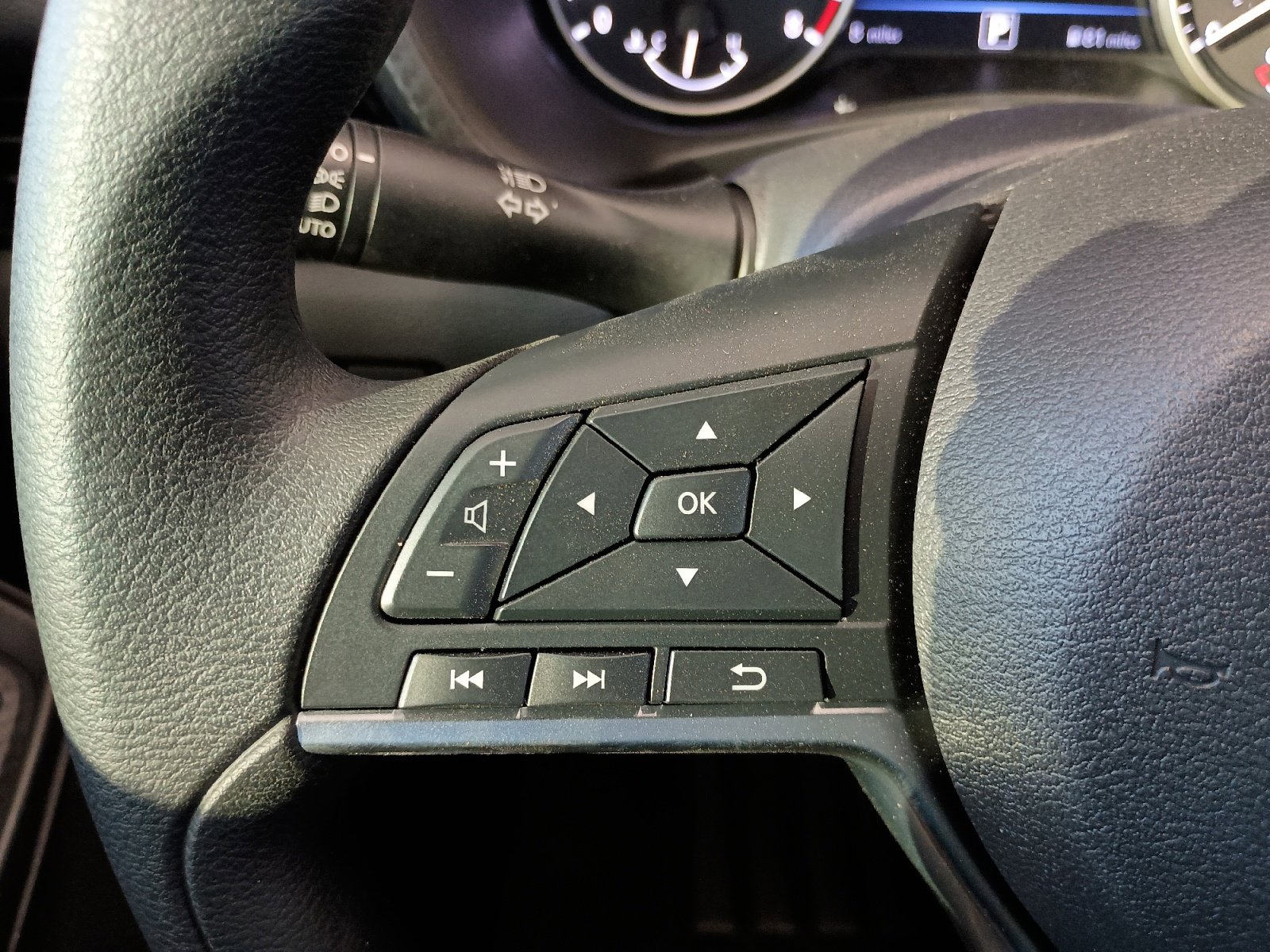 2025 Nissan Sentra SV photo 12