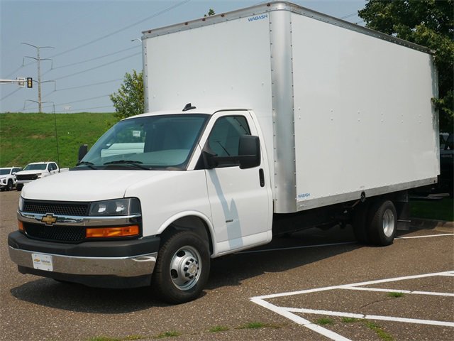 2025 Chevrolet Express Cutaway 3500 photo 3