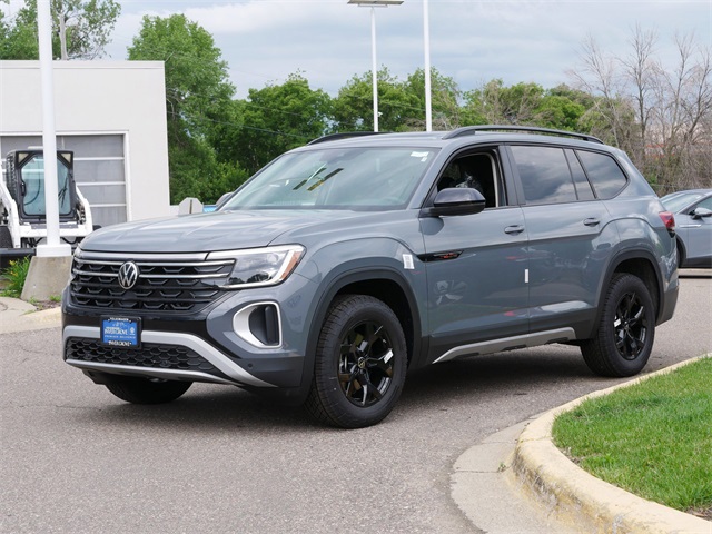 2025 Volkswagen Atlas Peak Edition SE photo 4