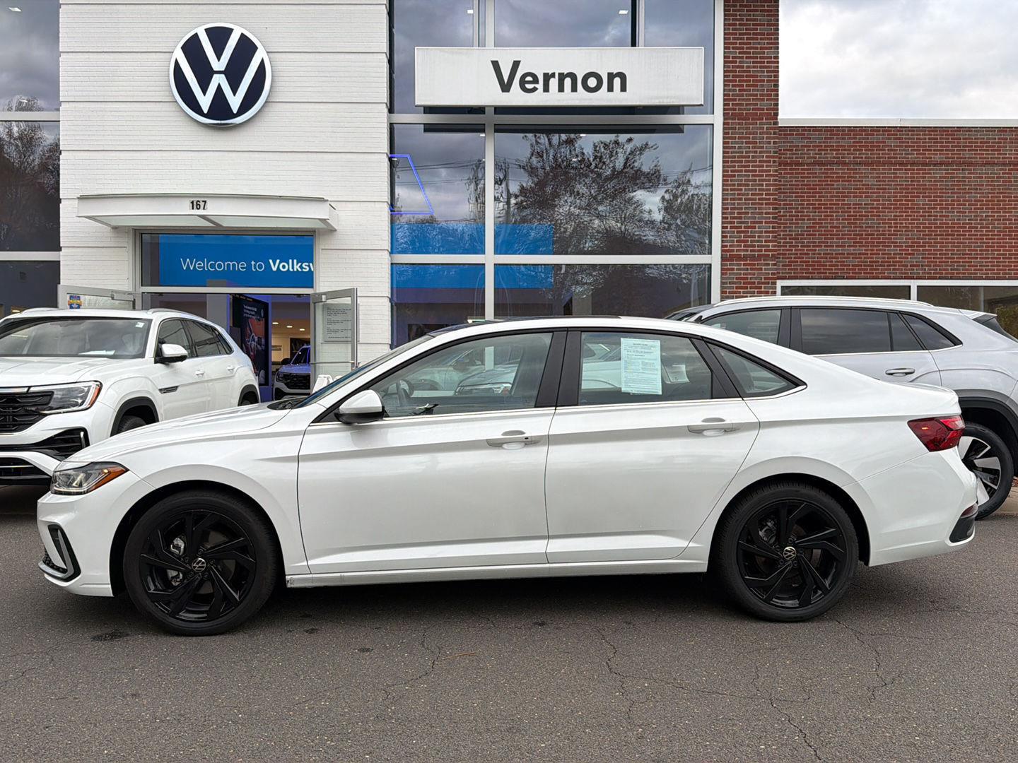 2025 Volkswagen Jetta SE photo 3