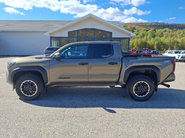 2024 Toyota Tacoma TRD photo 6