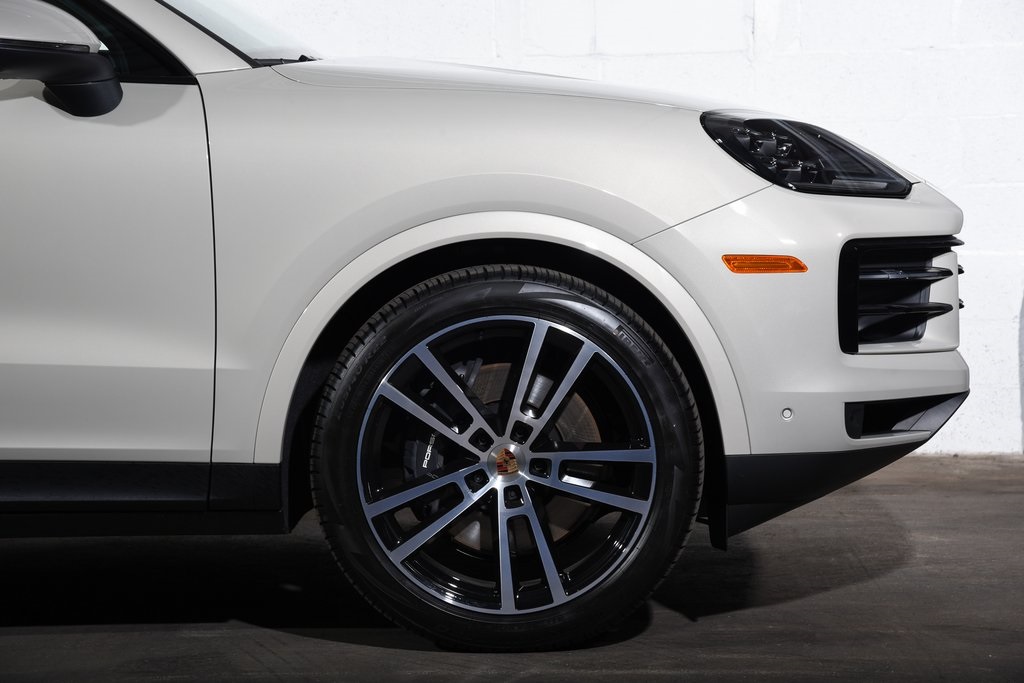 2025 Porsche Cayenne photo 13