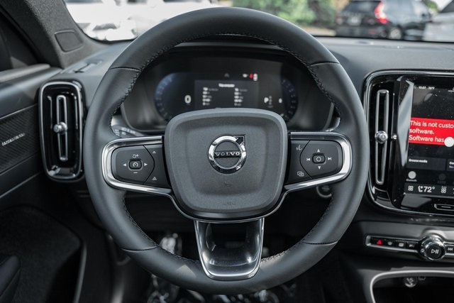 2026 Volvo XC40 photo 26