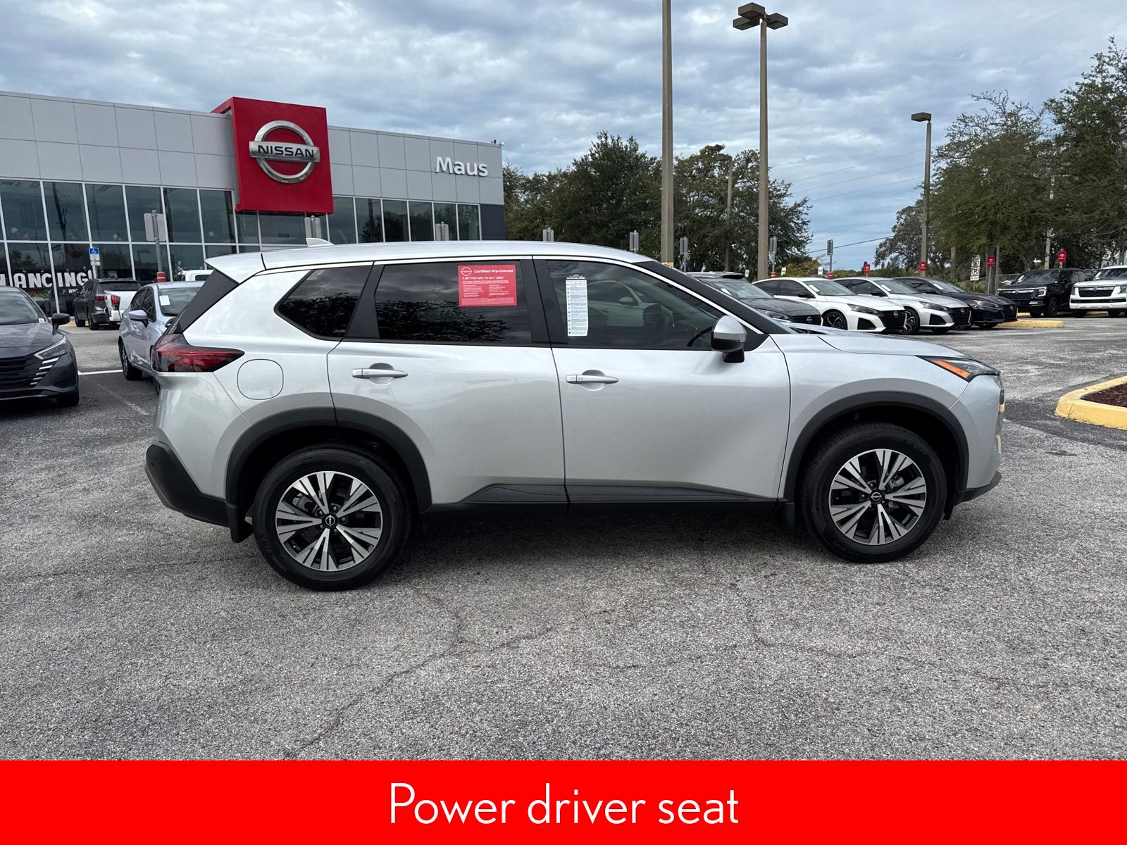 2022 Nissan Rogue SV photo 3