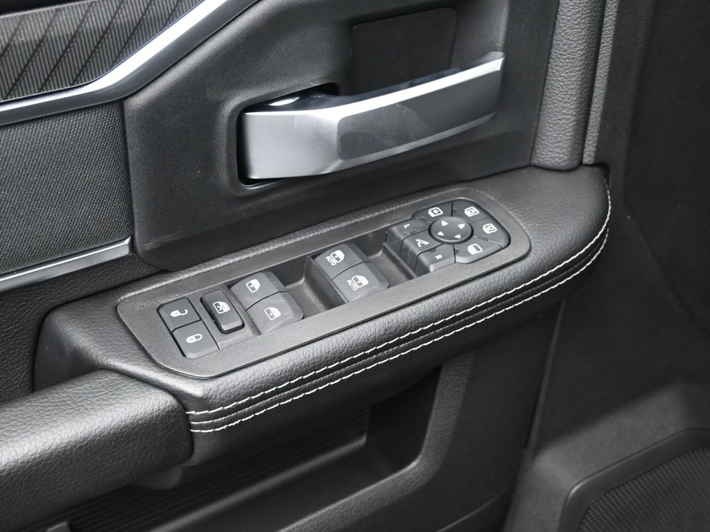2025 Ram 2500 Big Horn photo 17