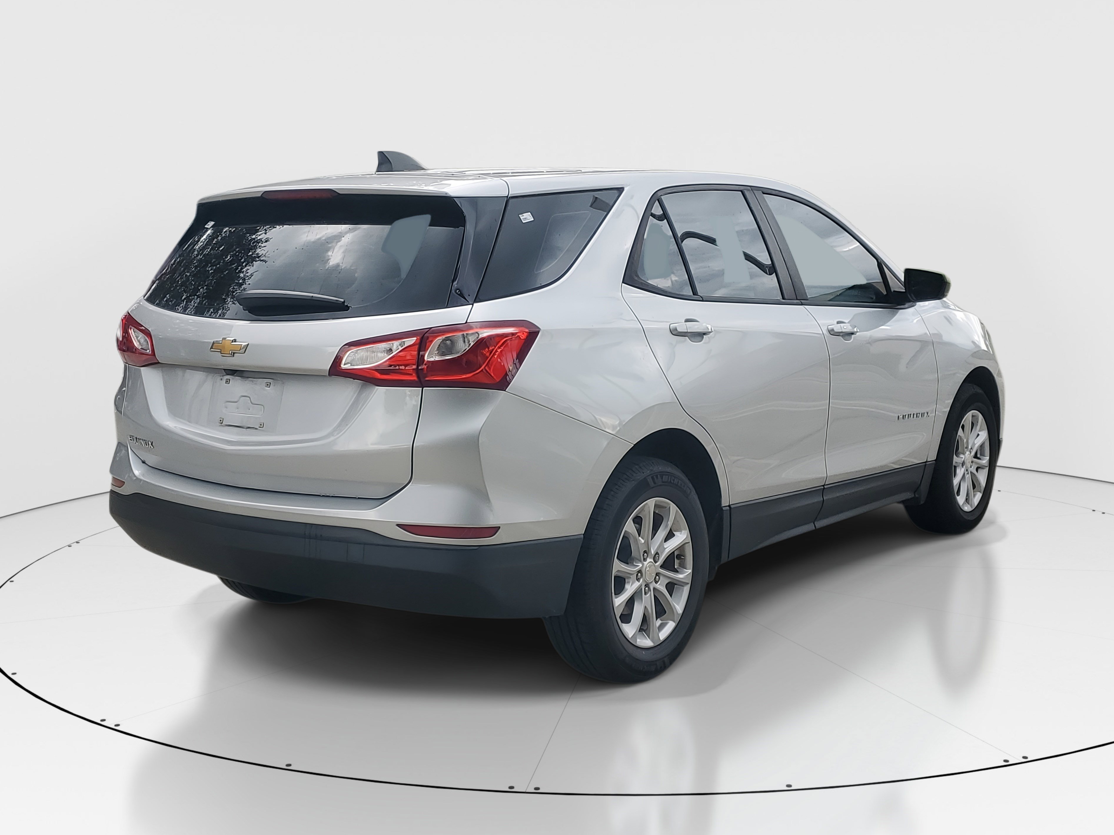 2020 Chevrolet Equinox LS photo 3